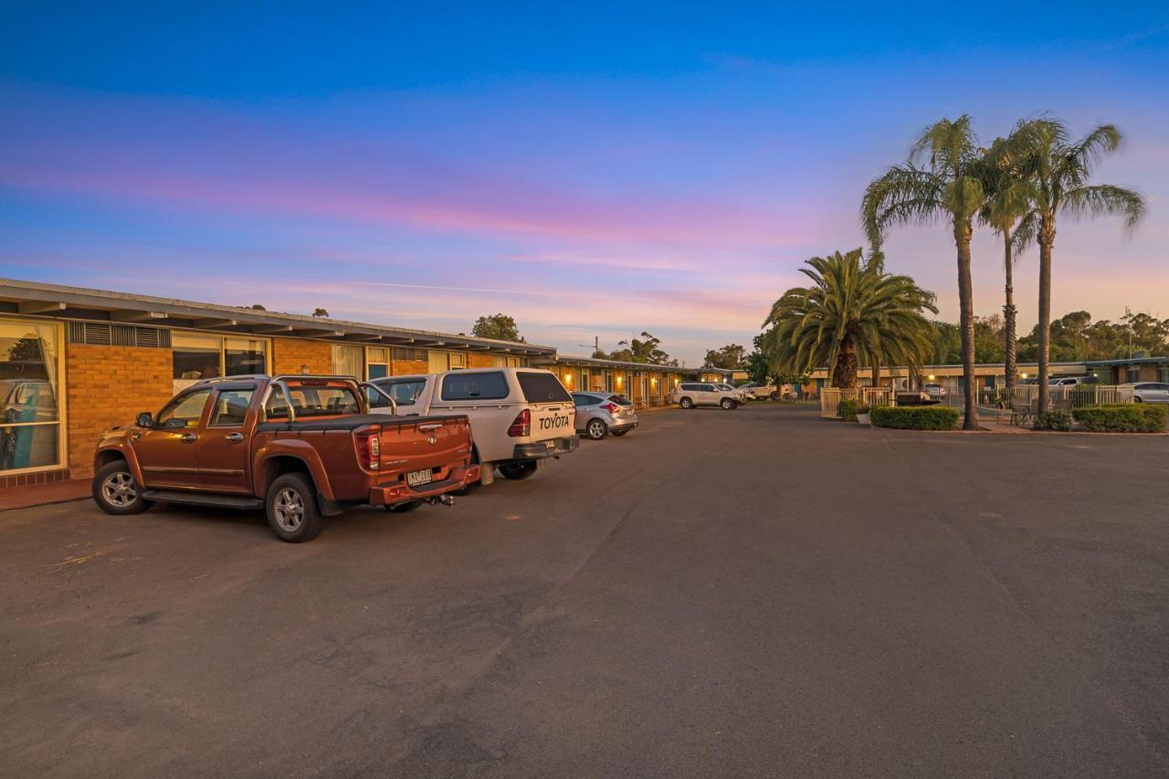 Plainsman Motel Forbes Extérieur photo
