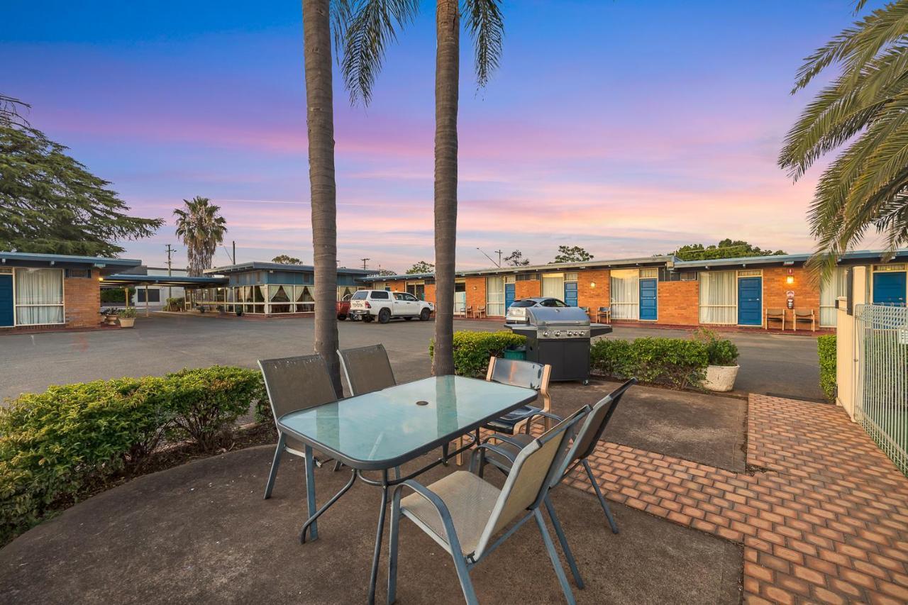 Plainsman Motel Forbes Extérieur photo