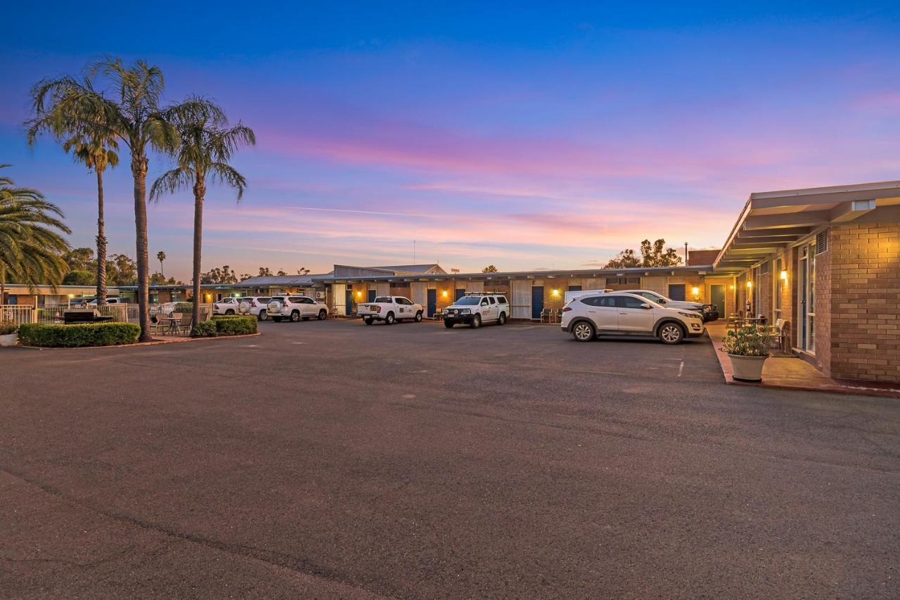 Plainsman Motel Forbes Extérieur photo