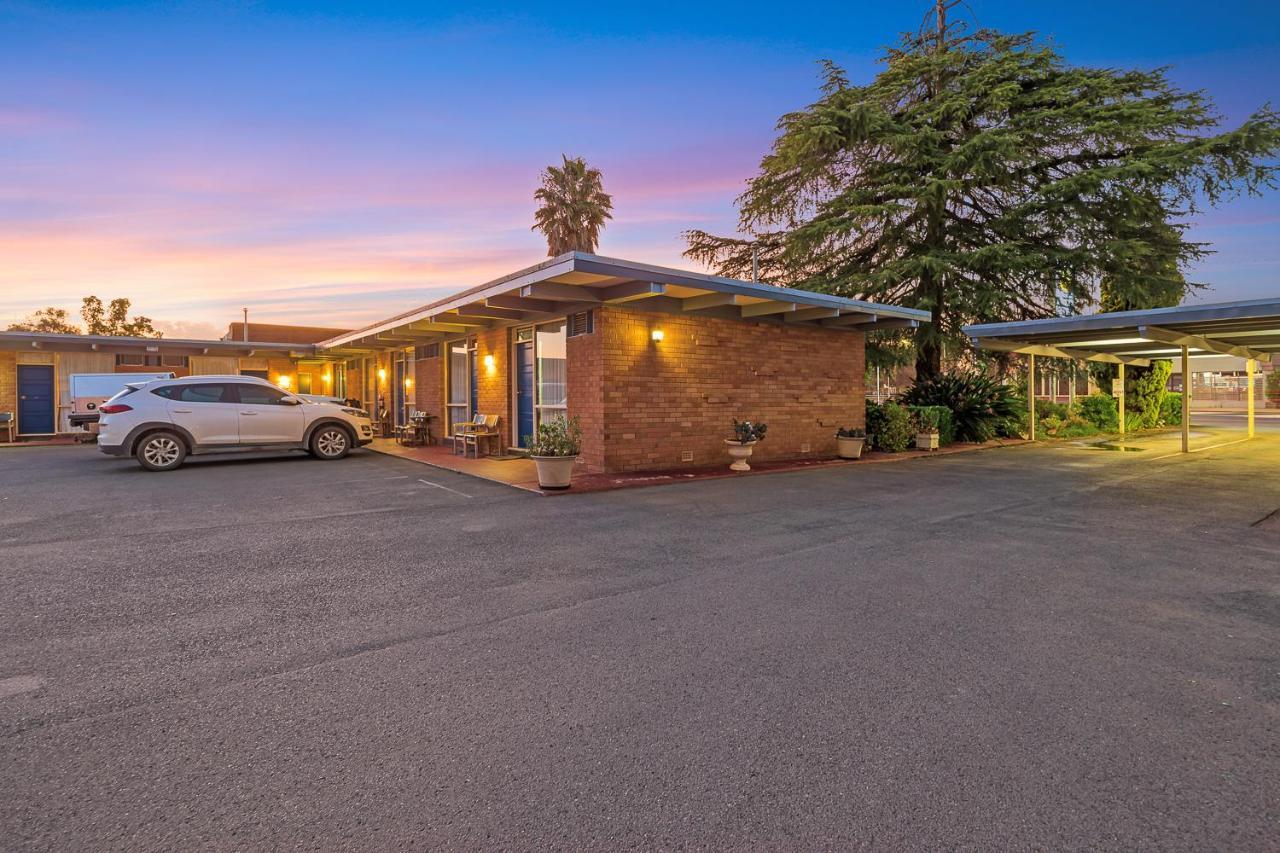 Plainsman Motel Forbes Extérieur photo